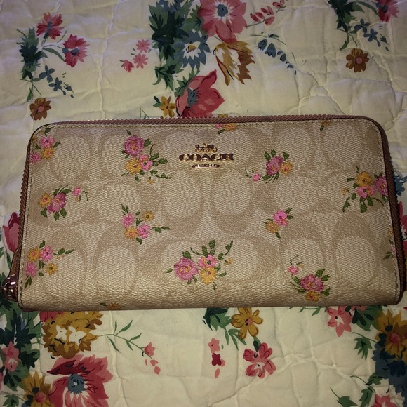 Coach Handbags - Coach wallet